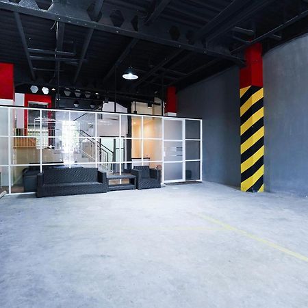 Oyo旗舰3688波特艺术酒店 泗水 外观 照片