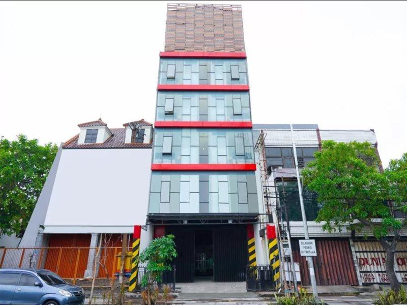 Oyo旗舰3688波特艺术酒店 泗水 外观 照片